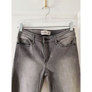 A&F Super Skinny Distressed Jean, 2R